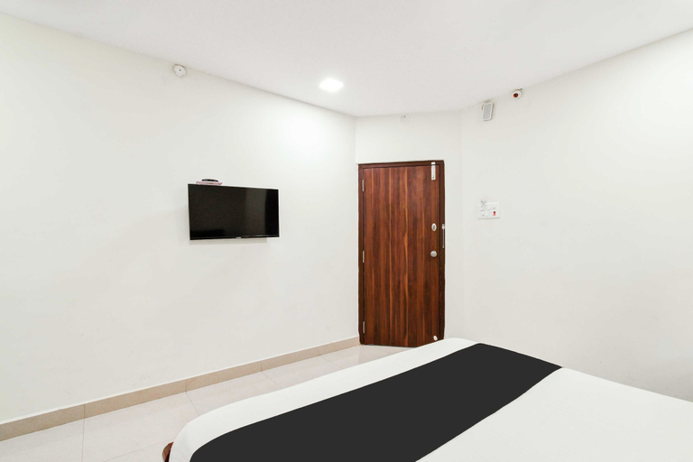 Room 5, Townhouse Durgam Cheruvu Metro Station, Hyderabad