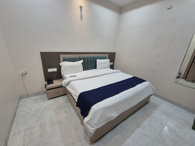 Room 3, OnlyStay BD Dham, Mathura