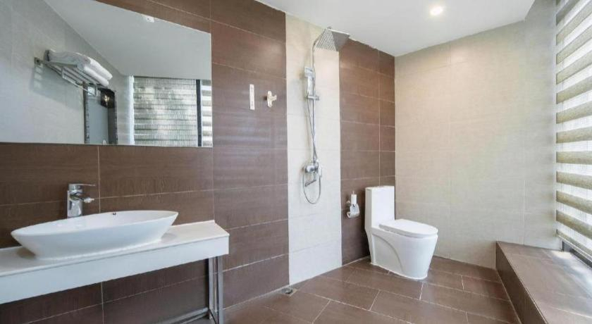 Bathroom 3, IU Hotel Langzhong Ancient City Scenic Spot, Nanchong