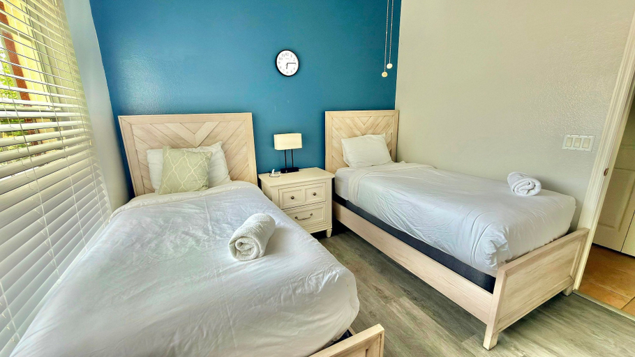 Room 4, 2BR Condo Near Disney Pool & Resort Amenities, Osceola