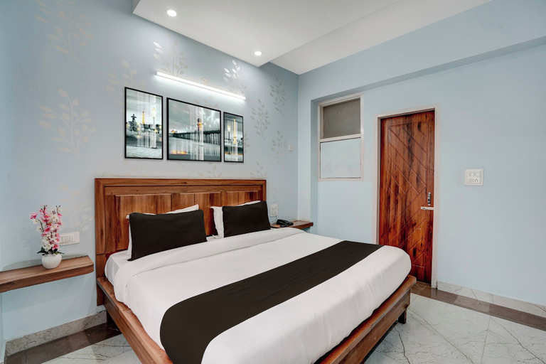 Room 4, Super Hotel O by OYO Fountain Chowk, Chandigarh