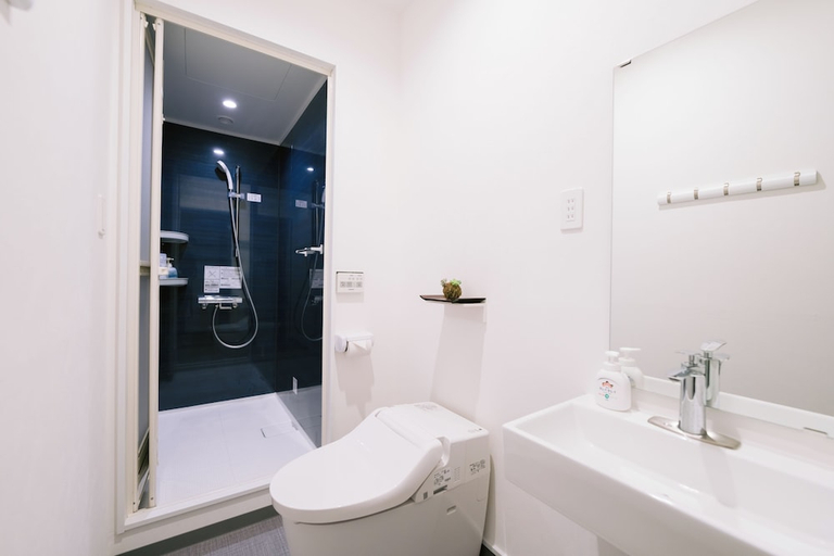 Bathroom, Hotel Kailani, Unknown7