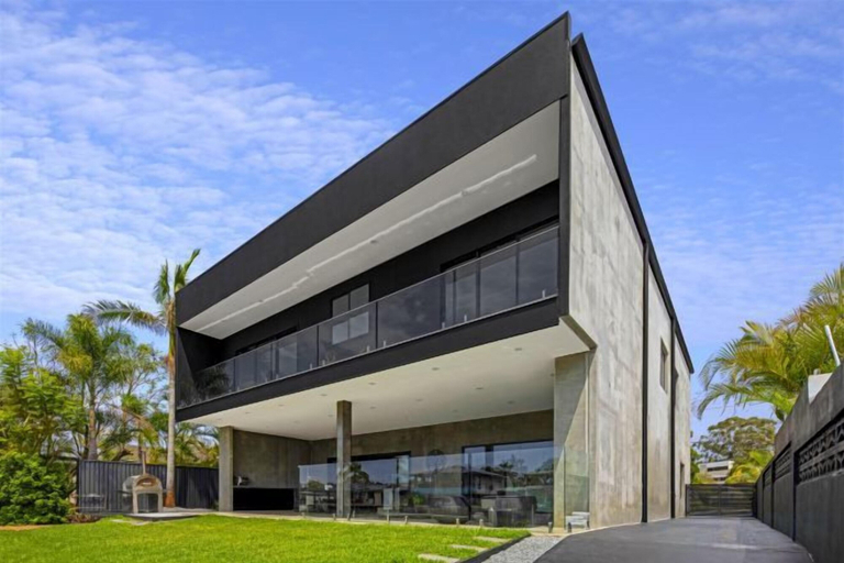 Exterior & Views
