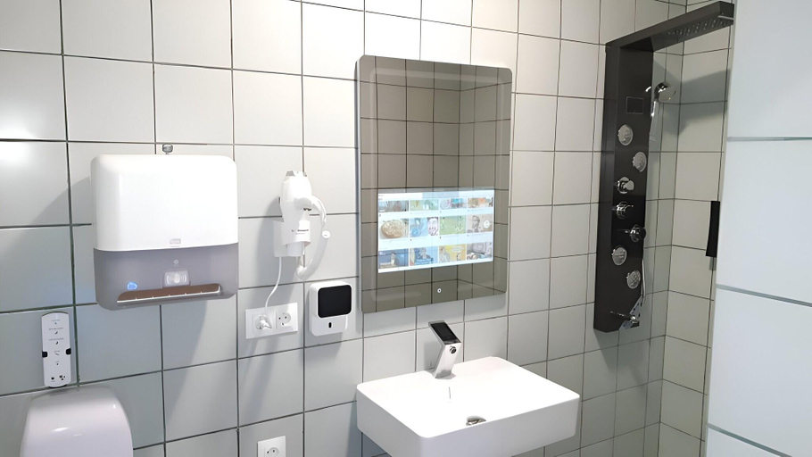 Bathroom 4, Futurotel Malagueta Beach, Málaga