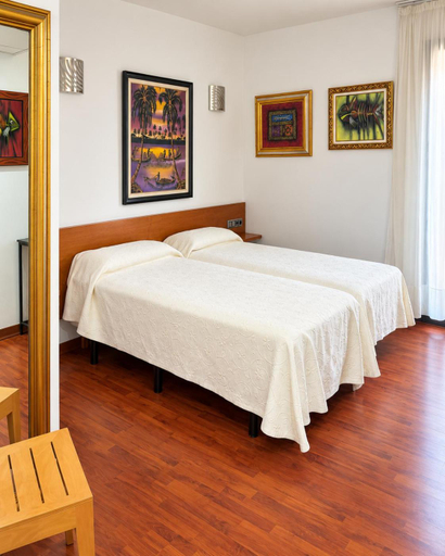 Bedroom 2, Hotel Plaza Inn, Girona