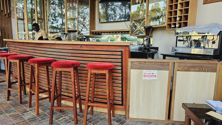 Food & Drinks 5, Grik Hotel Entebbe, Entebbe