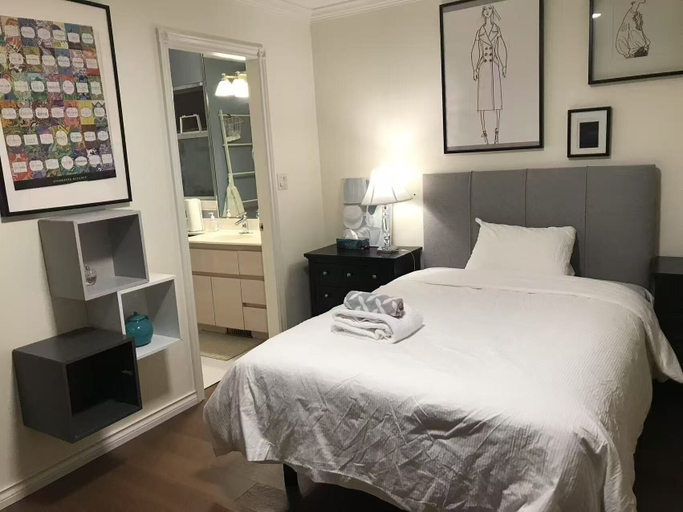 Room 5, Vancouver Richmond Villa, Greater Vancouver
