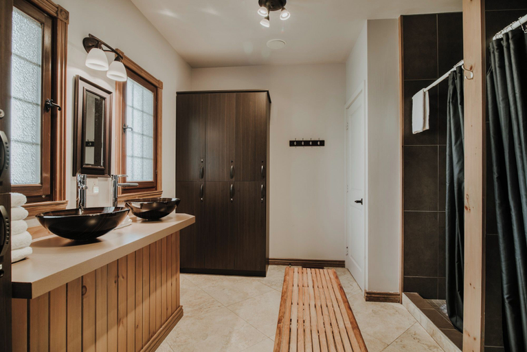 Bathroom 3, Chalets Royal Laurentien, Les Laurentides