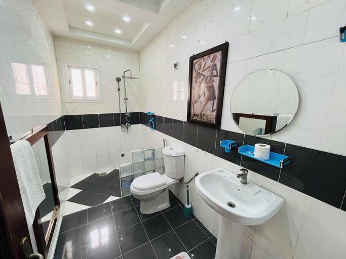 Bathroom 4, Hotel Darou Khoudoss, Dakar
