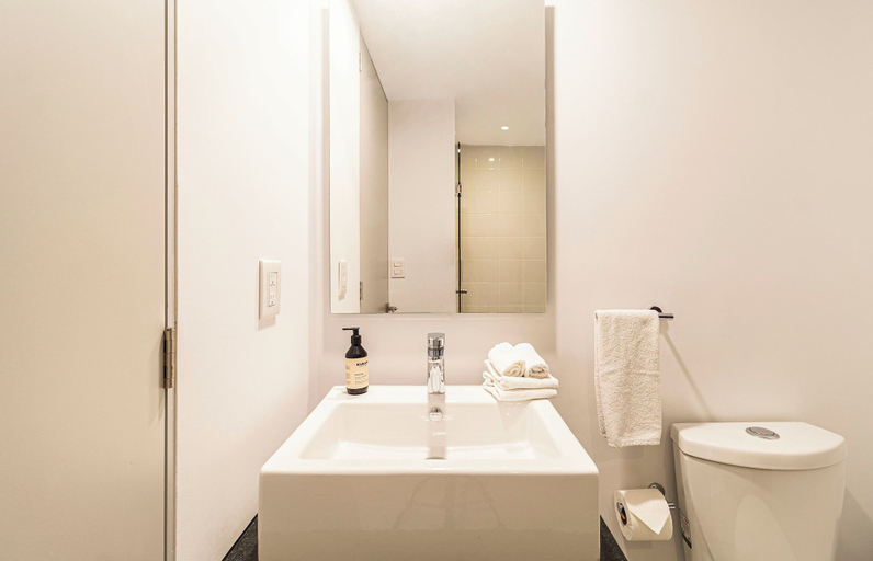 Bathroom 3, Kukun Reforma Downtown, Mexico City