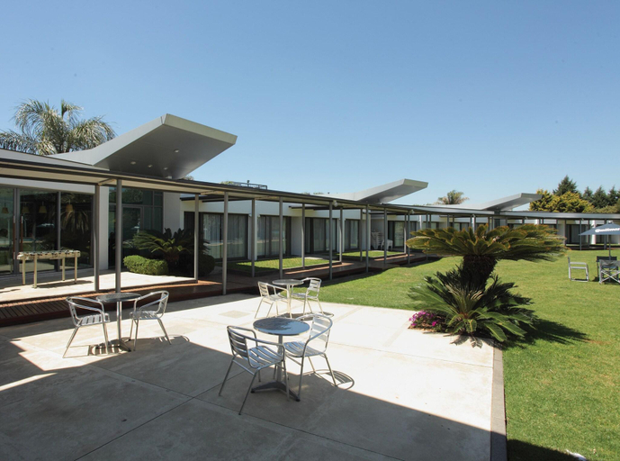 Exterior & Views 2, Camberland, Pilar