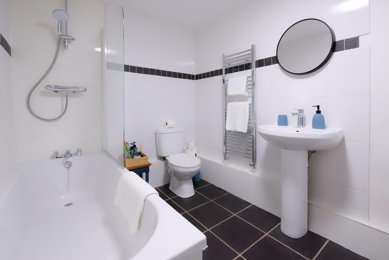 Bathroom 2, 3 Bed Home near Hiking Trails & Parks, Rhondda, Cynon, Taff