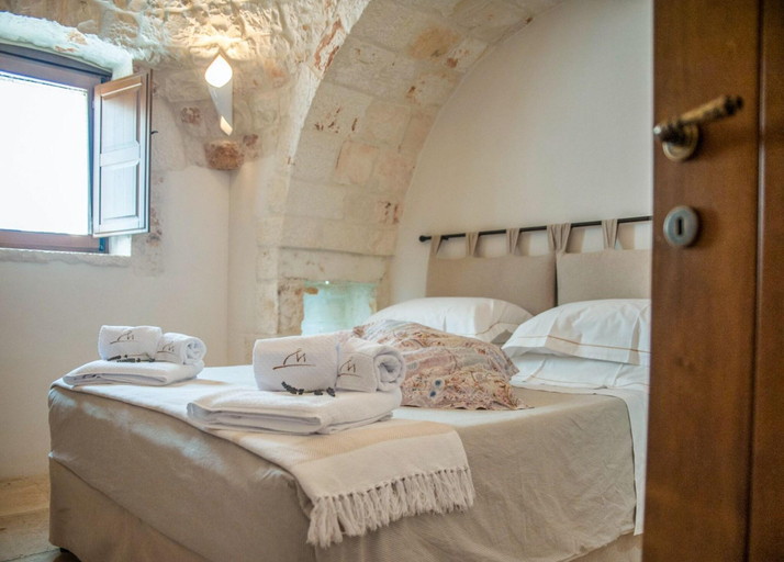 Bedroom 3, Almapetra Trulli Resort, Bari