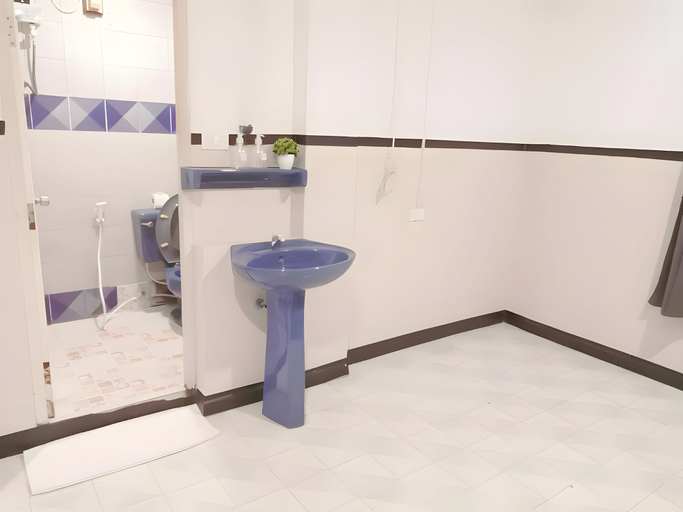 Bathroom 5, Mitr inn Phuket Old town, Phuket Island