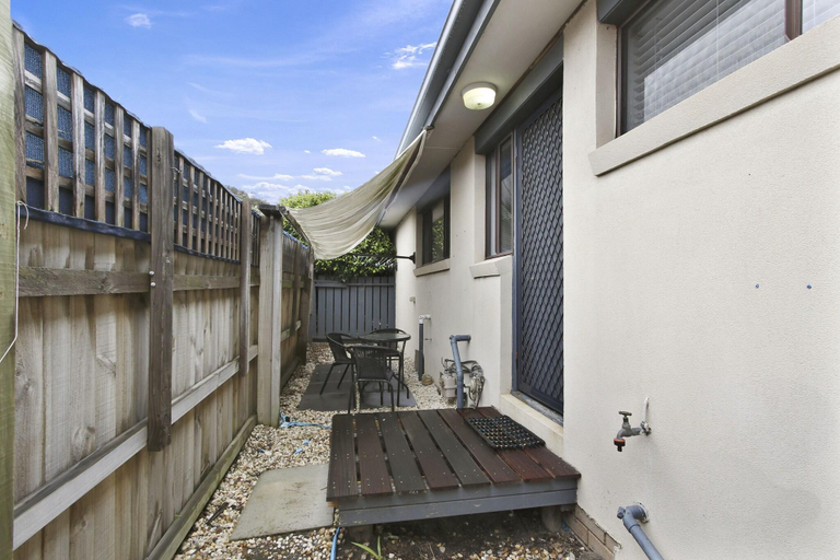Others 5, Ocean Bridge Lakes Entrance, E. Gippsland - Bairnsdale