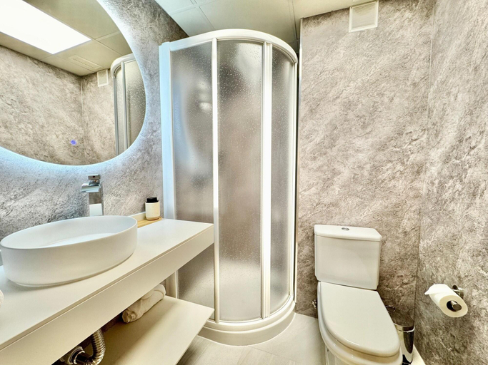 Bathroom 4, Hotel Diró, Ávila