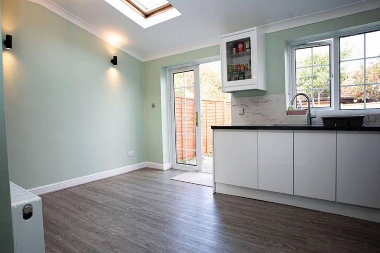 Others 3, Cozy 3-bedroom Home In Luton, Luton