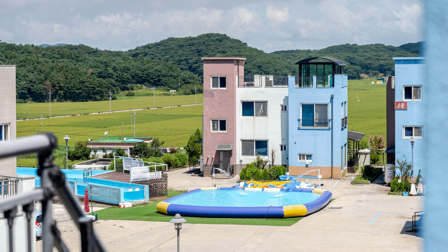 Exterior & Views 2, Taean Blueisland Pool Villa, Taean