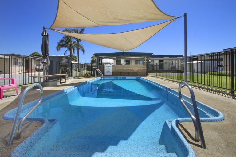 Sport & Beauty 3, Ocean Bridge Lakes Entrance, E. Gippsland - Bairnsdale