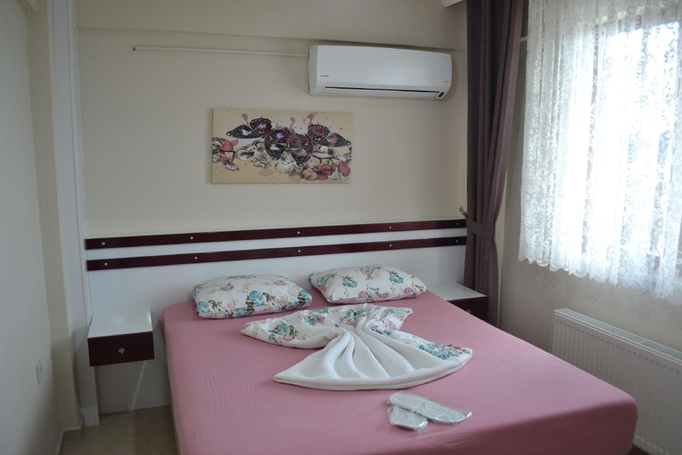 Bedroom 3, Azra Apart & Otel, Gökçeada