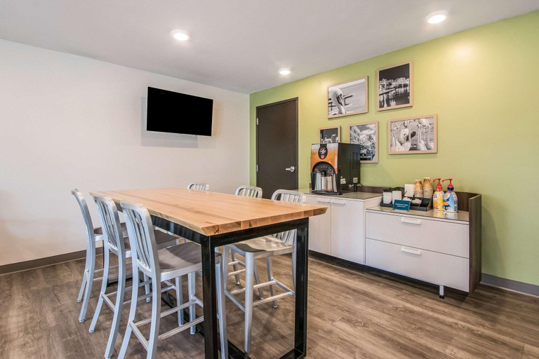 Public Area 2, WoodSpring Suites Doral Miami Airport, Miami-Dade