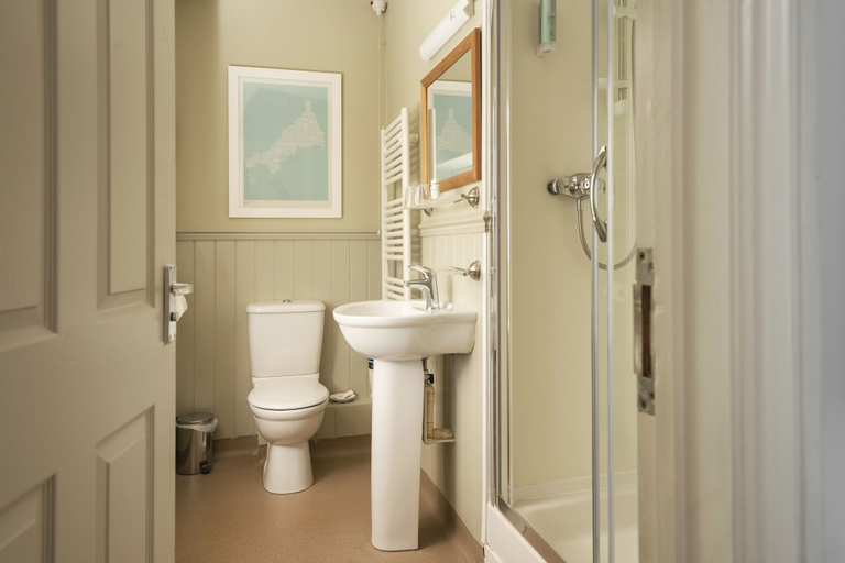 Bathroom 4, The Old Custom House, Cornwall