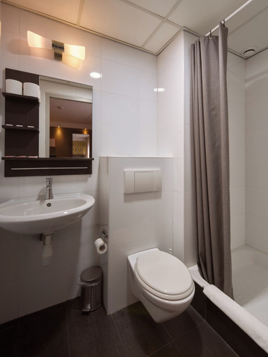 Bathroom 5, Hotel Zwanenburg, Haarlemmermeer