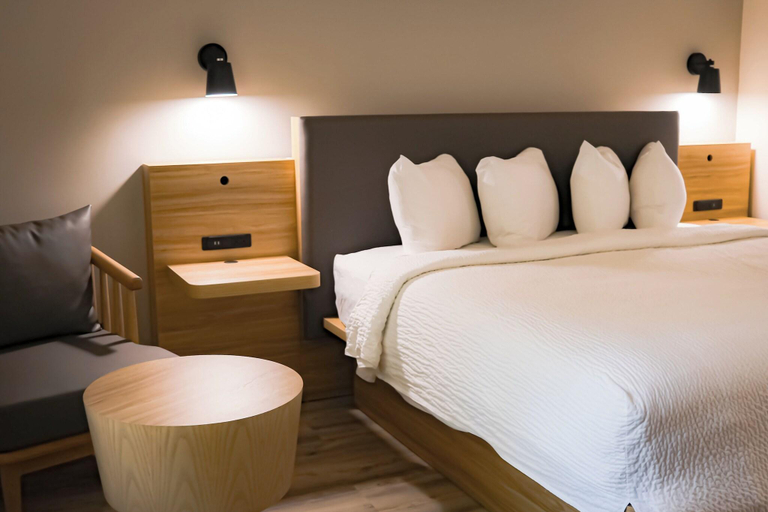 Bedroom 3, The Earl Of Sandwich Motel, Barnstable