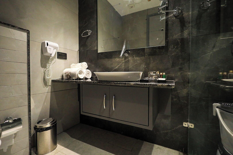 Bathroom 5, Viceroy In The Himalayas, An Alivaa Hotel, Garhwal