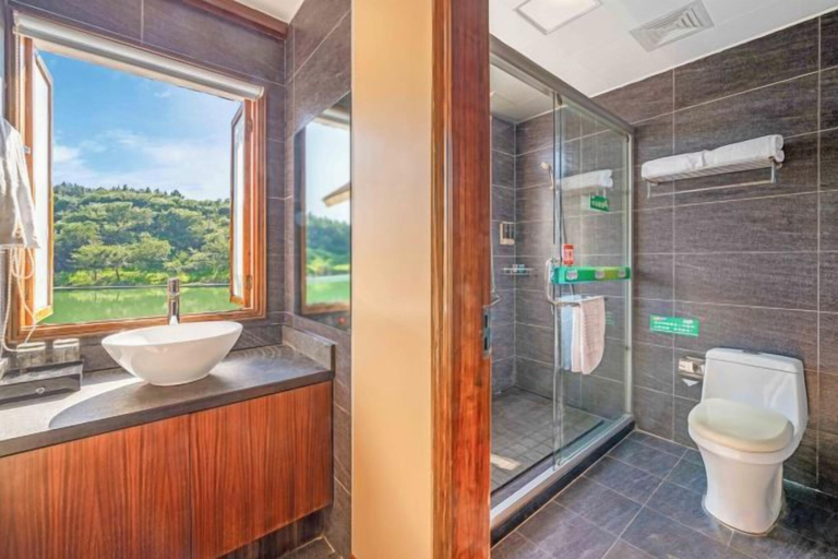 Bathroom 3, Sun Holiday Resort, Huzhou