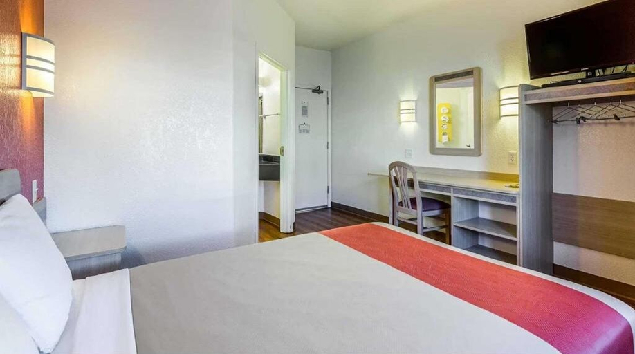 Bedroom 3, Motel 6 Beatty, NV - Death Valley, Nye