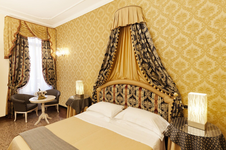 Bedroom, Ca'Bragadin, Venezia