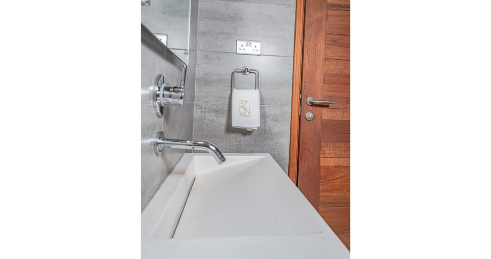 Bathroom 2, 37 On Kikambala, Dagoretti North