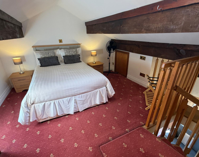 Bedroom 2, Leeming Wells Guest House, Bradford