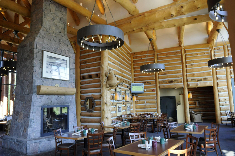 Food & Drinks 5, Delta Rocky Crest Resort, Muskoka