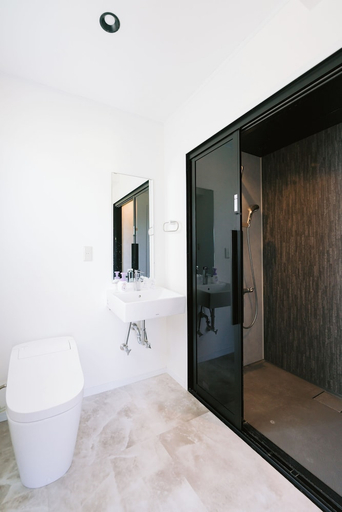 Bathroom 3, Hotel Kailani, Unknown7