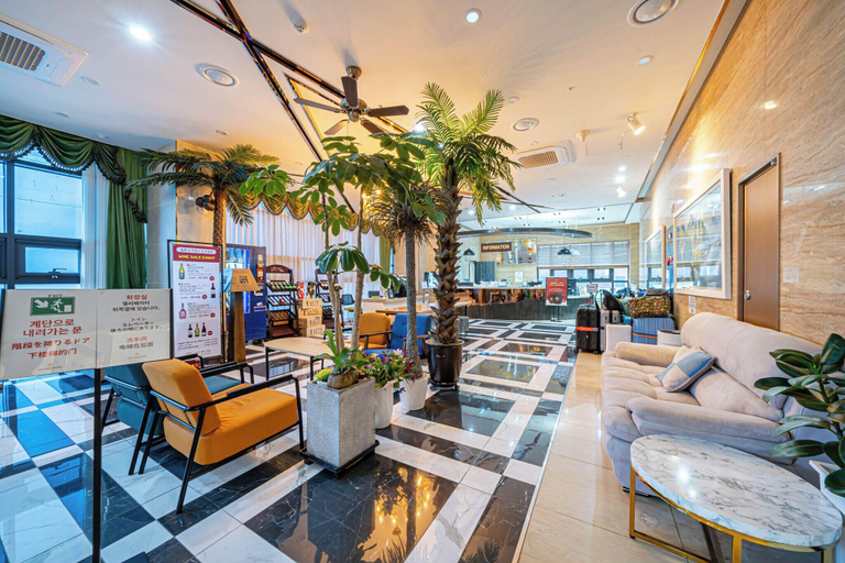 Public Area 2, Griffin Bay Hotel