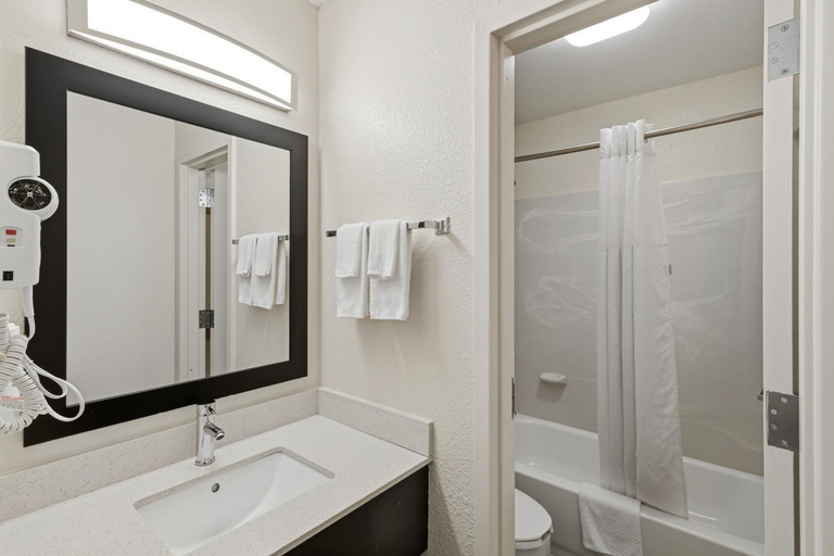 Bathroom 3, Quality Inn Duluth - Atlanta Northeast, Gwinnett