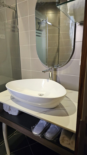 Bathroom 4, Grik Hotel Entebbe, Entebbe