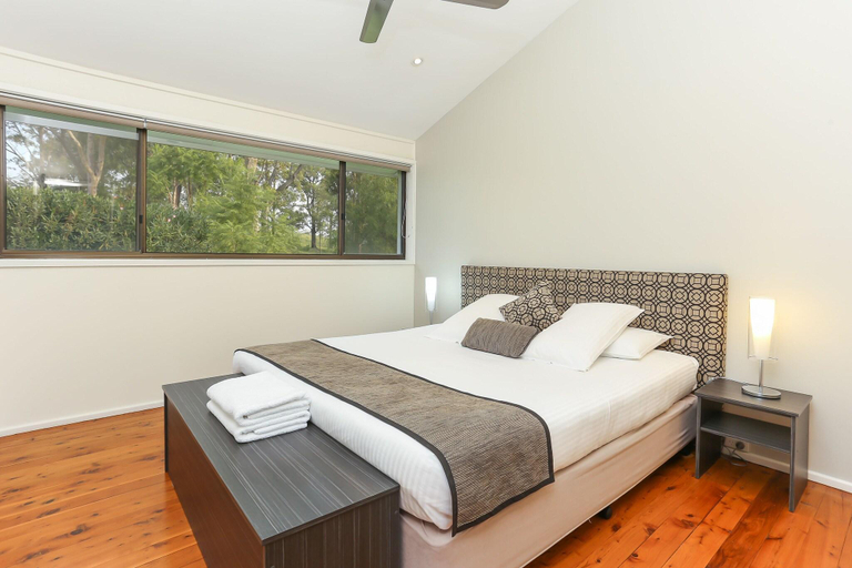 Bedroom 4, Wine Country Villas, Cessnock