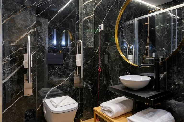 Bathroom 3, CSE MS MUSEO SELECT, Sevilla