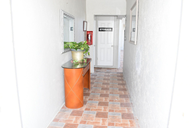 Public Area, Golden Sand Oceanfront, Broward