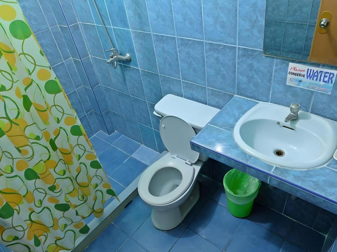Bathroom 4, La Isla Bonita Resort, Malay