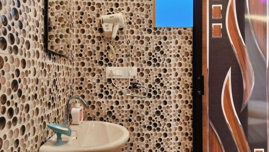 Bathroom 3, Lill sparrow by The Verdant Escapes, Kangra