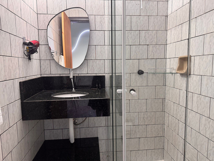 Bathroom 4, Ancoragem, Bombinhas