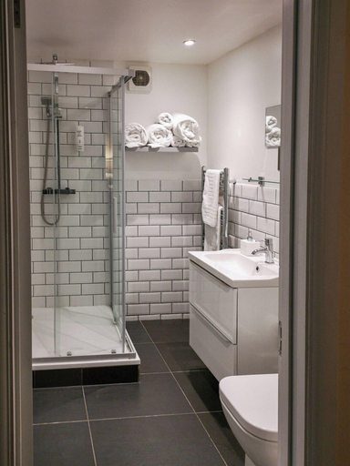 Bathroom, Olde Kings Arms, Hertfordshire