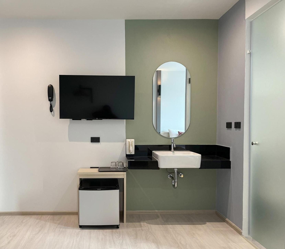 Bathroom 5, Hatyai Midtown Hotel, Hat Yai