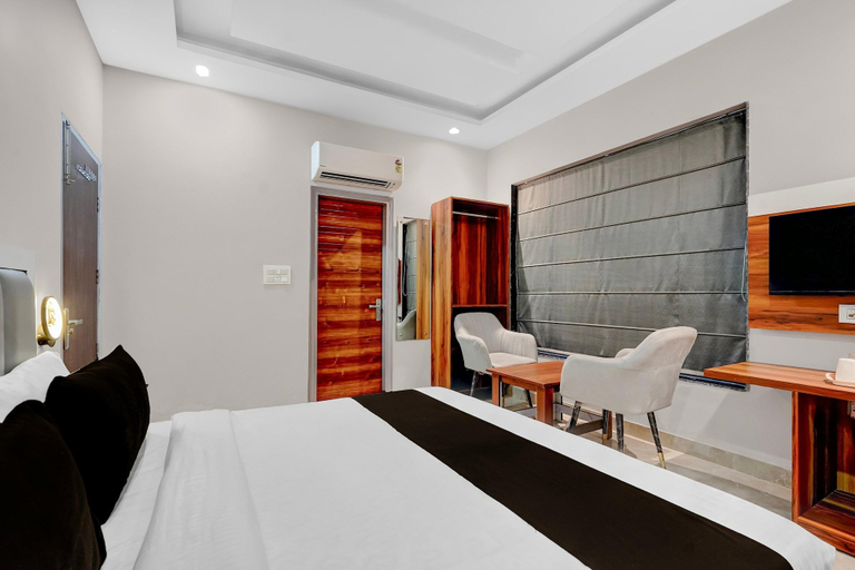 Room 4, Classic Hotel Kamboj, Sahibzada Ajit Singh Nagar