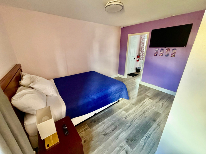 Room 3, OSHAWA INN MOTEL, Durham