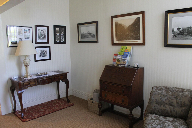 Public Area, Murrell's Grand View House, Southland